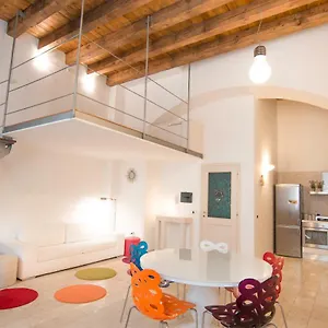 Modern In Historic Building , Cagliari Italia